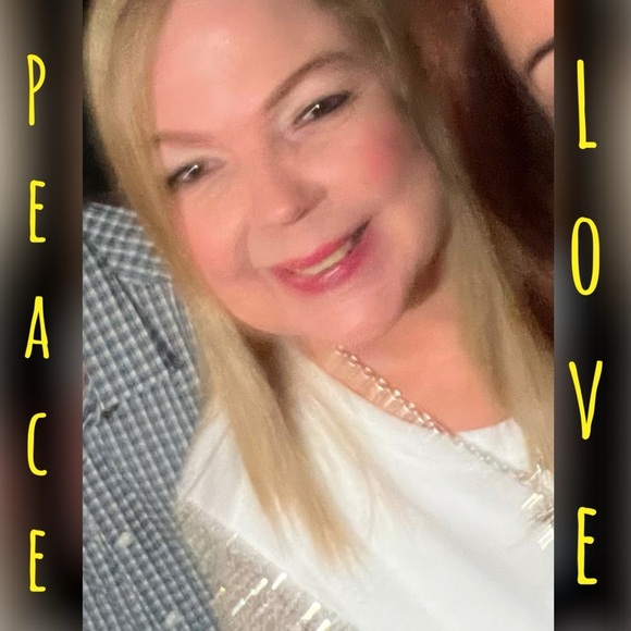 Meet your Posher Ambassadors Level II Giz 5 Stars ๐๐๐๐๐ - Picture 1 of 15